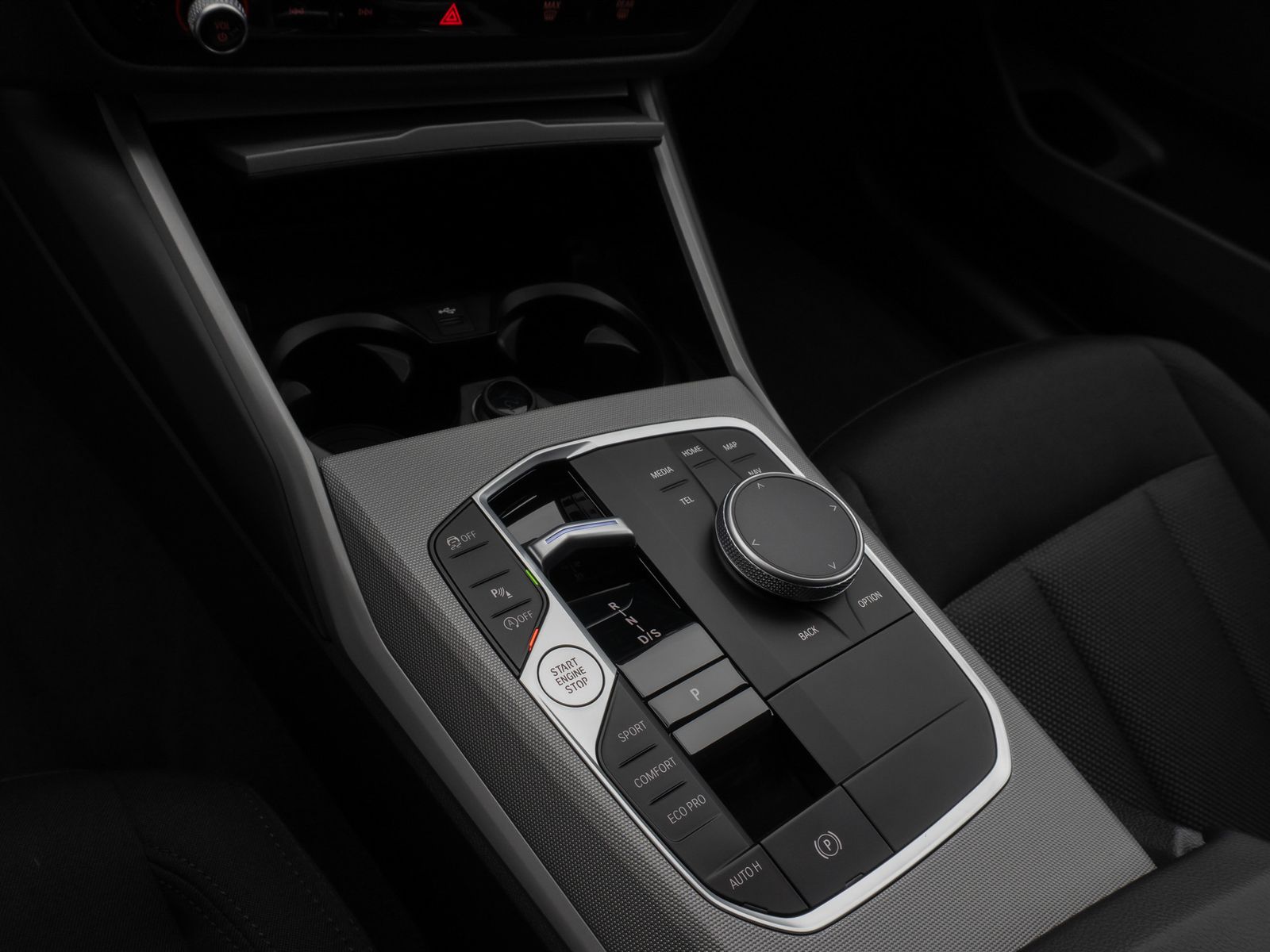 Fahrzeugabbildung BMW 320d Kamera DAB HiFi Fernlichtassist Stop&Go LED