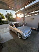 Mercedes-Benz 200 - Mercedes-Benz 200 mit Diesel-Antrieb: Limousine, Schaltgetriebe