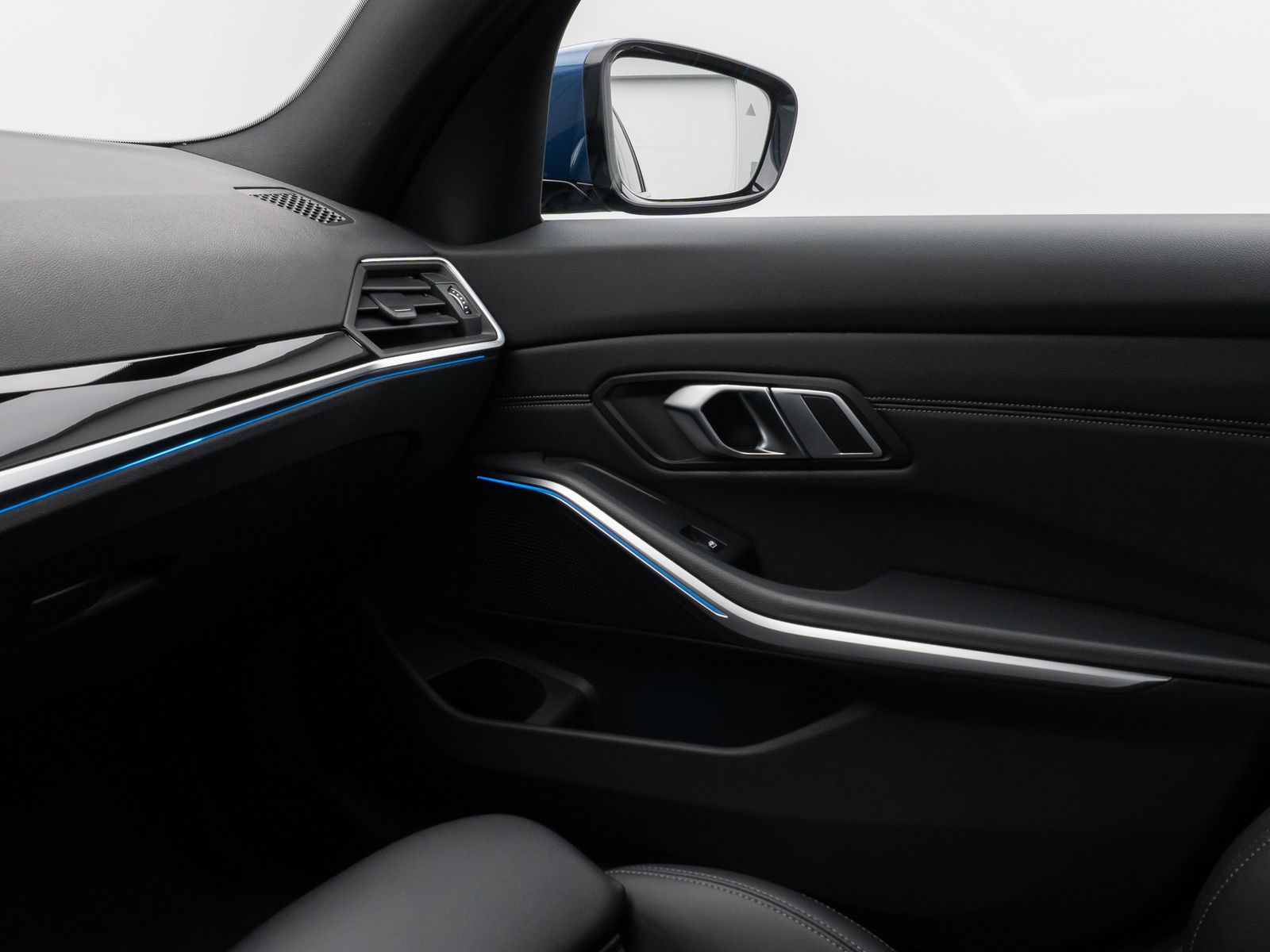 Fahrzeugabbildung BMW 330e Sport Line Kamera Laser HUD DAB Komfort