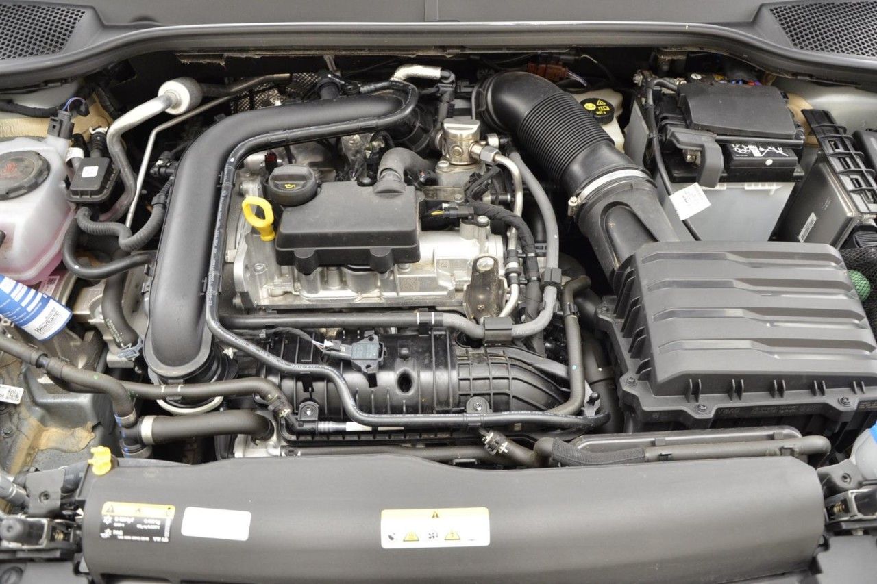 Fahrzeugabbildung SEAT Ibiza FR 1.0l TSI 81kW 6-Gang LED Navi SHZ