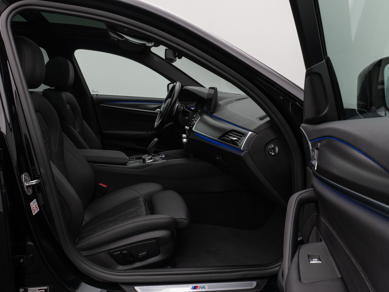 Fahrzeugabbildung BMW 530d M Sport Panorama Kamera Laser HUD DAB HiFi