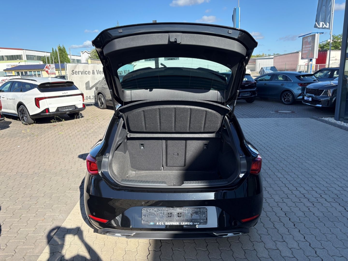 Fahrzeugabbildung SEAT Leon 1.5 FR Black Edition SpurhalteASS Kamera PD