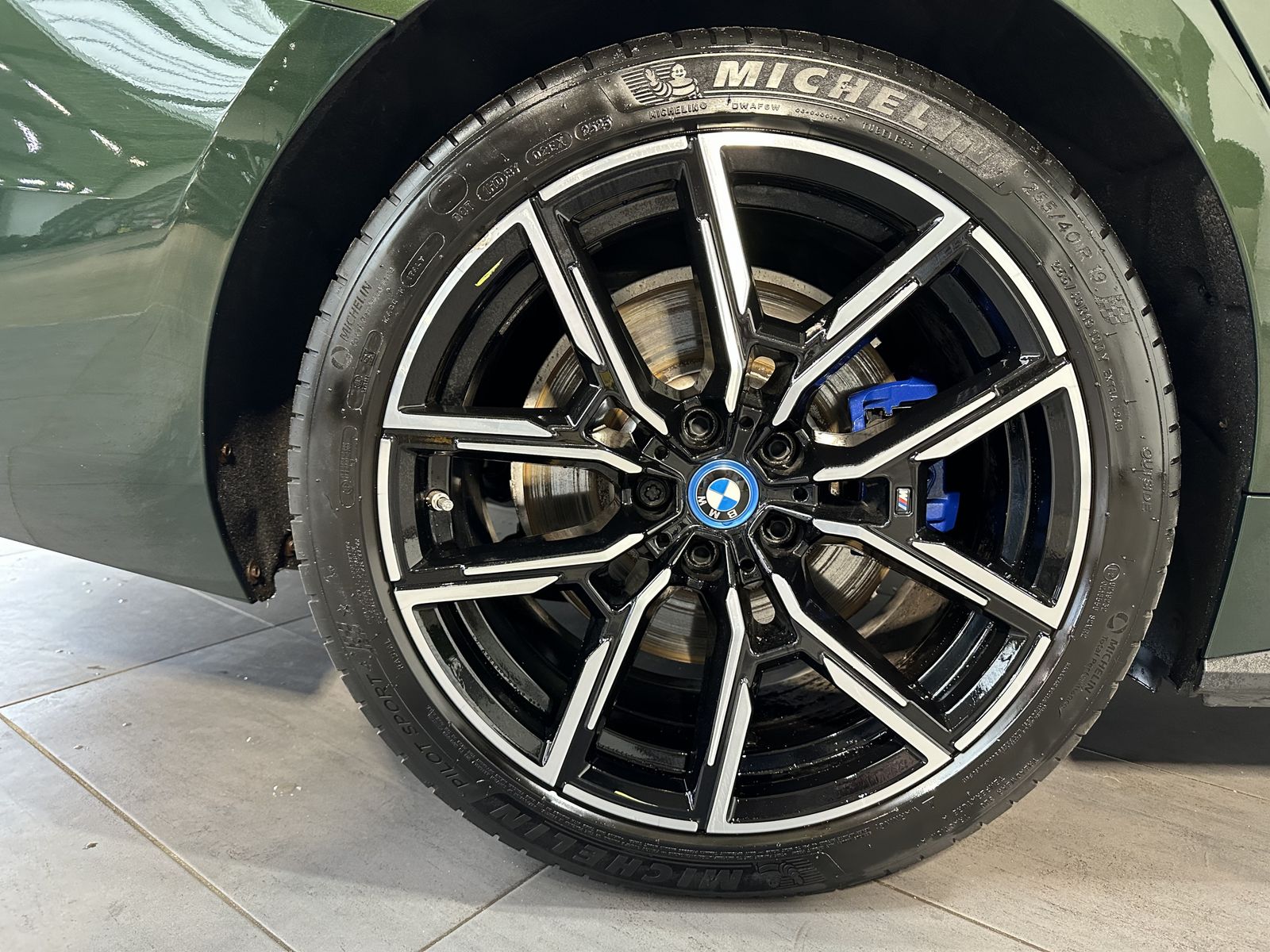 Fahrzeugabbildung BMW i4 M50 Gran Coupé NAV+LED+GLASDACH+H&K+19ZO+360°