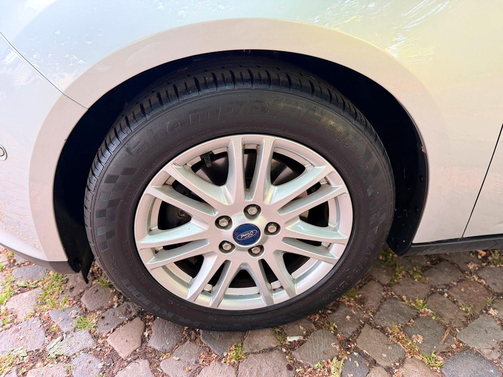 Ford Focus 2013 — photo 7