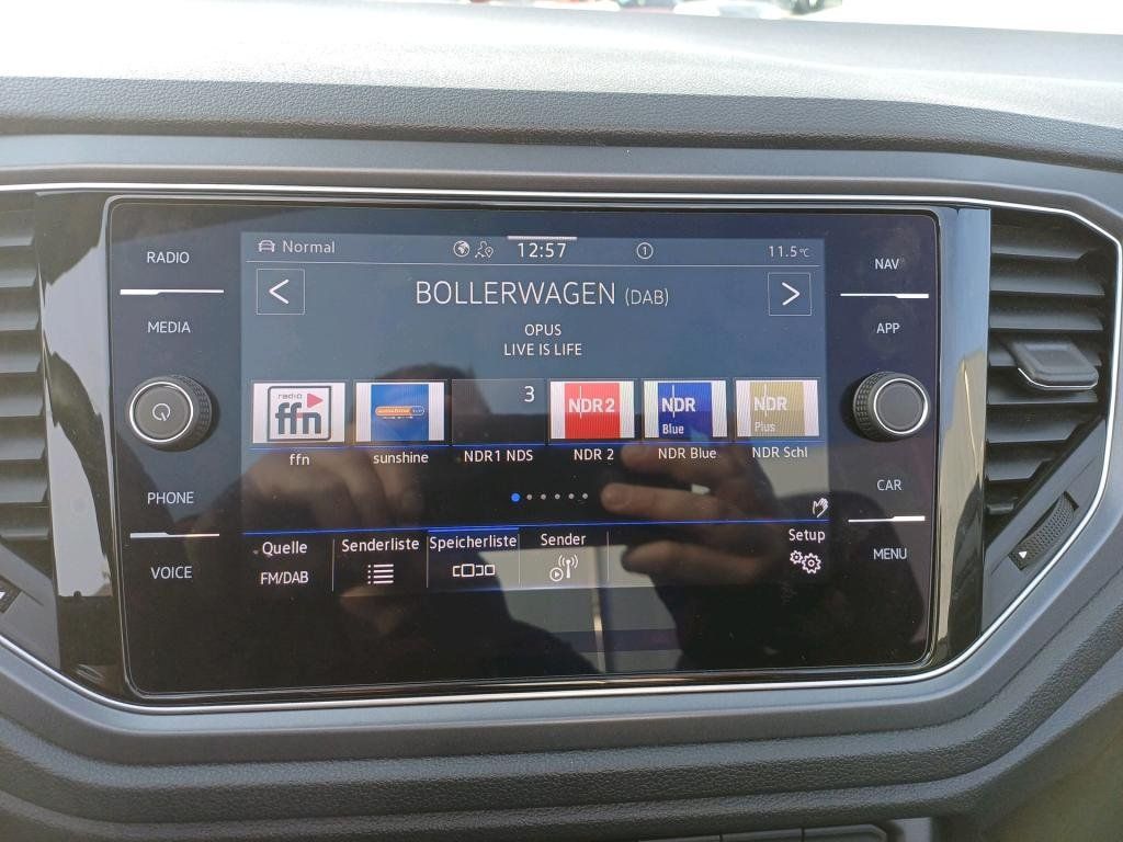 Fahrzeugabbildung Volkswagen T-Roc Cabrio R-Line Black&Style DSG*AHK*Navi*Cam