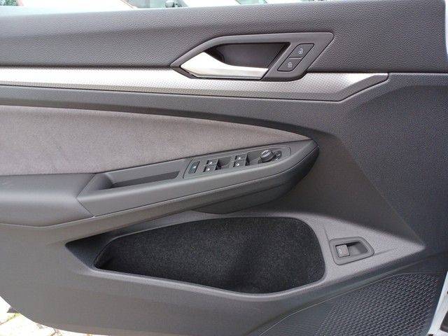 Fahrzeugabbildung Volkswagen Golf VIII Variant TDI Alltrack 4M DSG Navi Matri