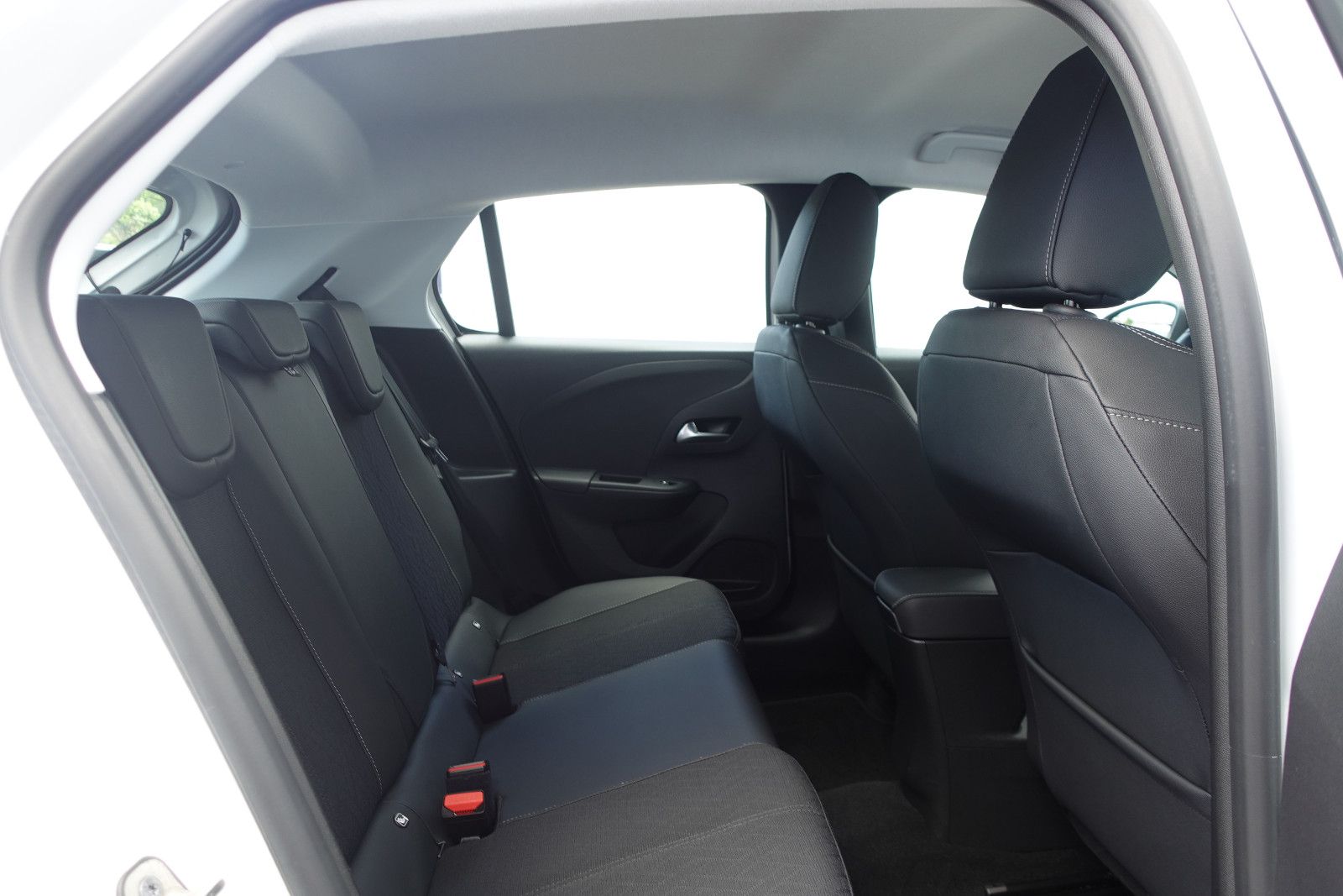 Fahrzeugabbildung Opel Corsa 1.2T Elegance Automatik Navi,Kamera,PDC,SH