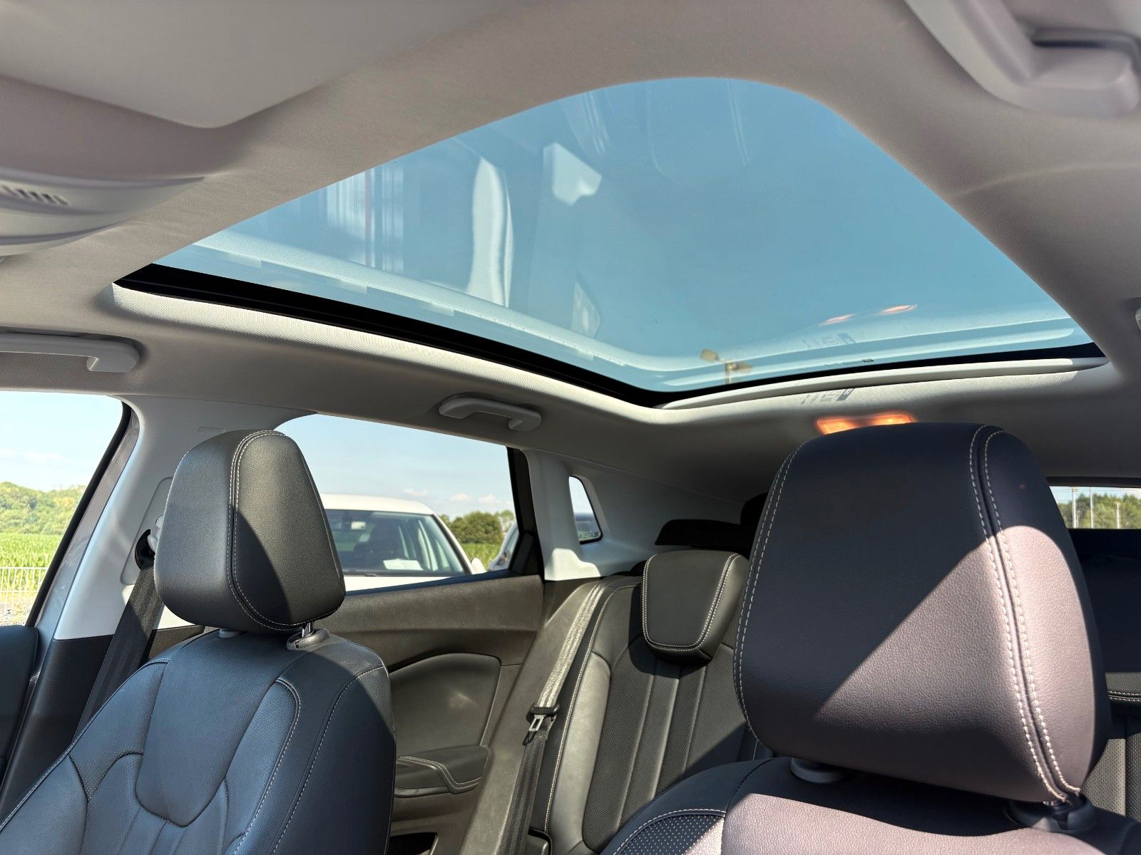 Fahrzeugabbildung Opel Grandland (X) 1.2 Aut. Ultimate Navi Leder Pano