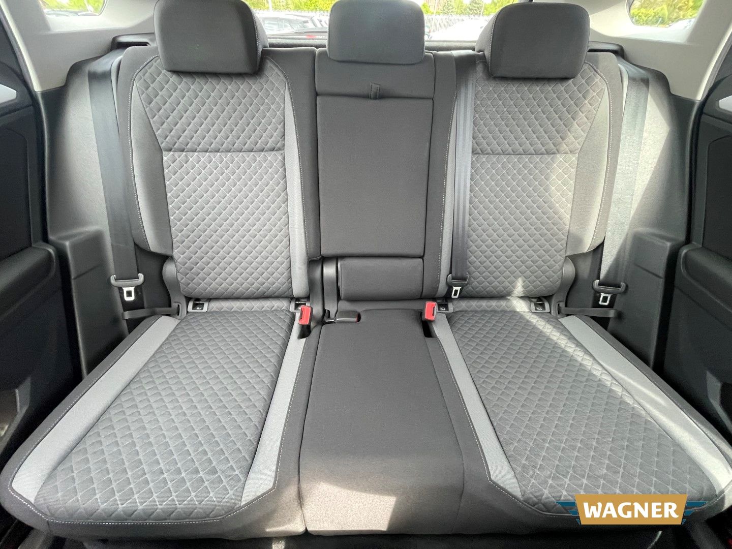 Fahrzeugabbildung Volkswagen Tiguan Comfortline  Automatik 4Motion