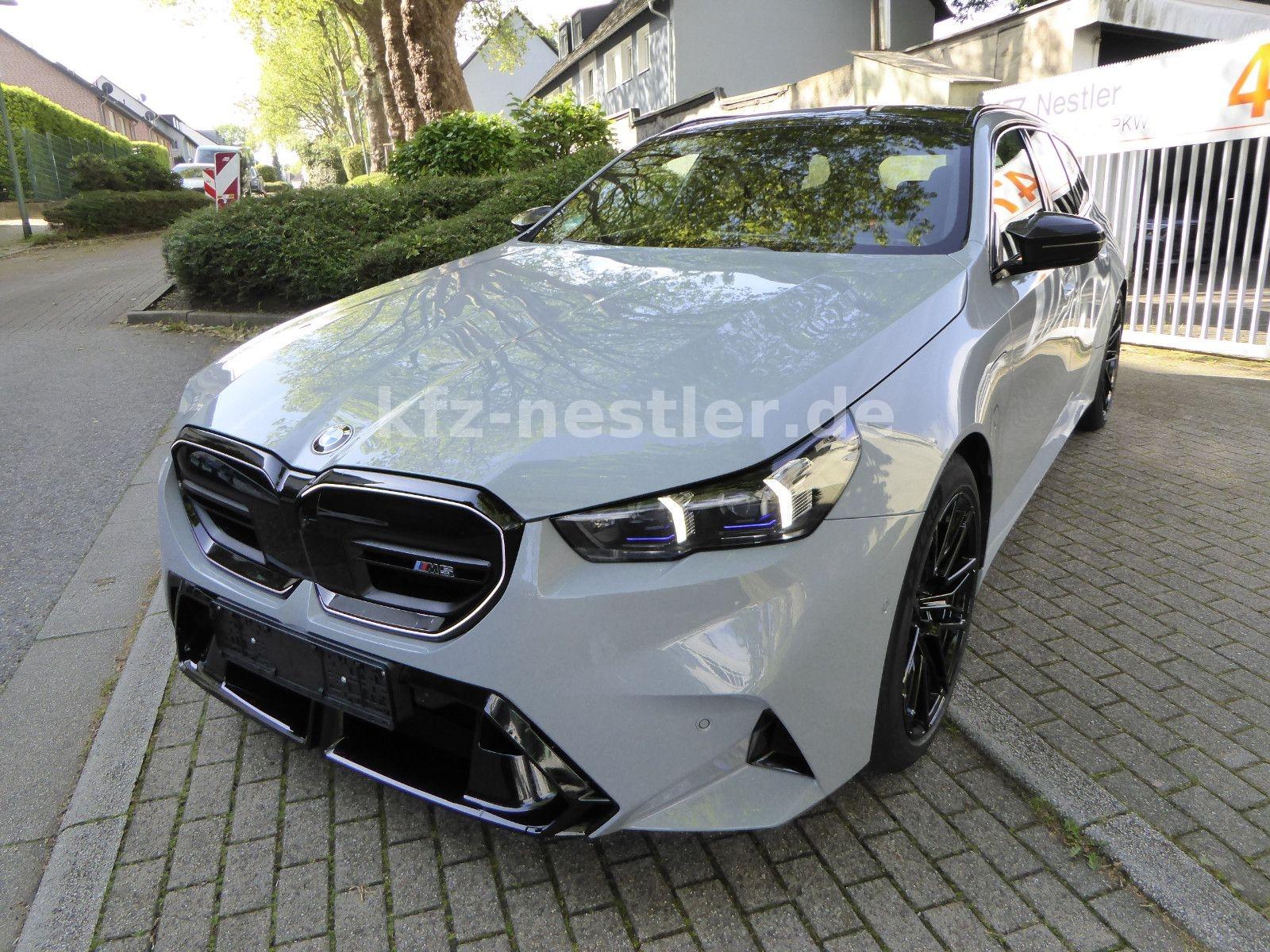 BMW M5 Touring Ultimate/Pano/AHK/Carbon/M-Driver
