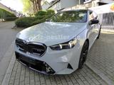 BMW M5 Touring Ultimate/Pano/AHK/Carbon/M-Driver - BMW M5 in Duisburg