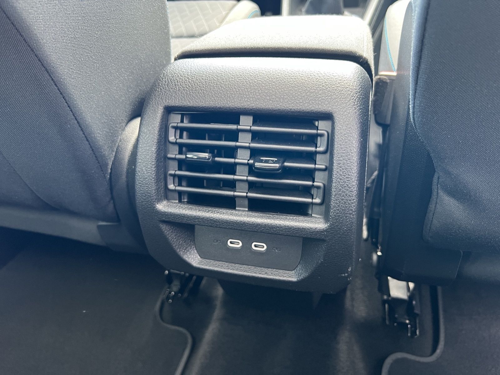 Caddy Move 2.0 TDI AHK*Navi*Pano*ACC*Kamera