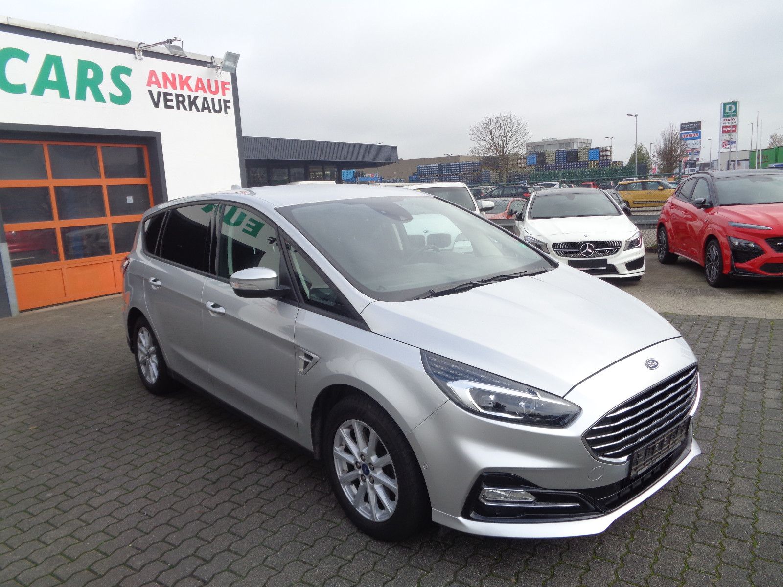 Fahrzeugabbildung Ford S-MAX / NAVI/KLIMA/AHK/KAMERA/1. HAND