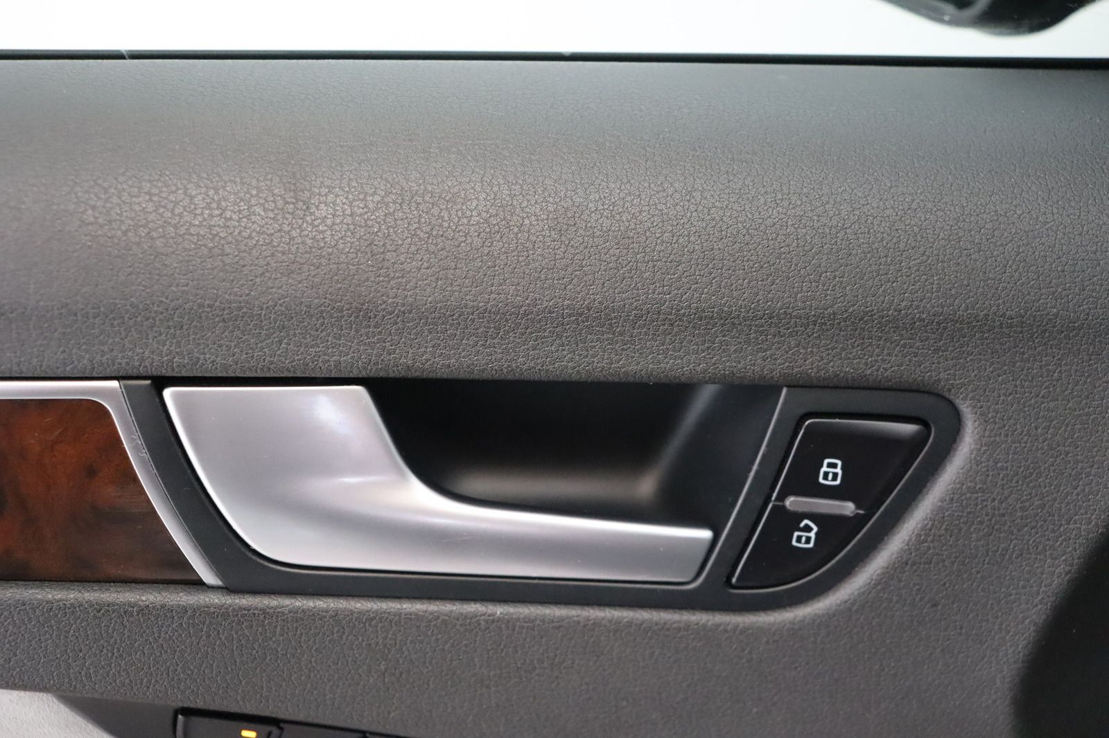 Fahrzeugabbildung Audi A4 3.0 TDI S tronic * Xenon * Navi * el. Sitze