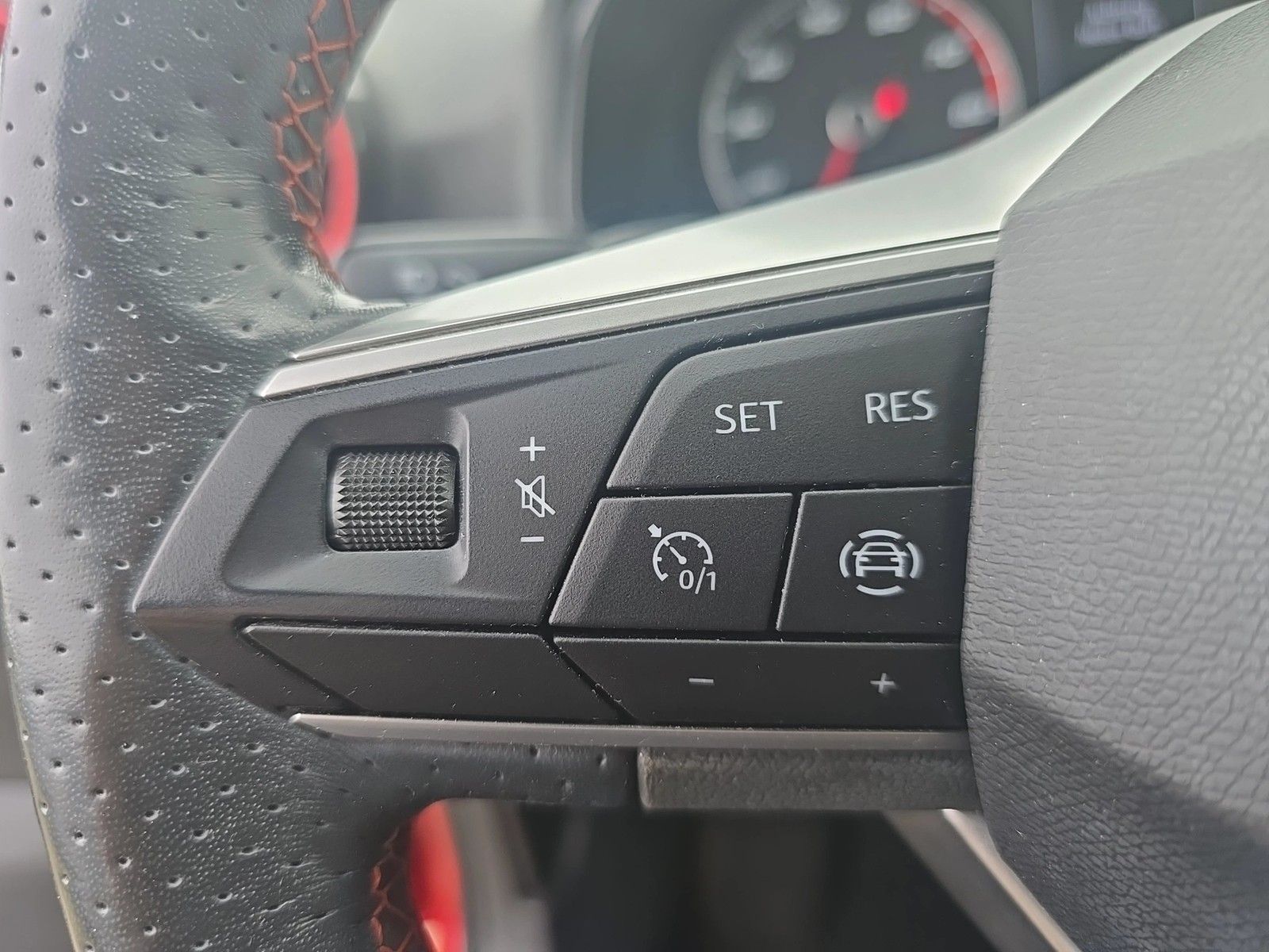 Fahrzeugabbildung SEAT Arona FR DSG LED Navi VC RFK KESSY SH
