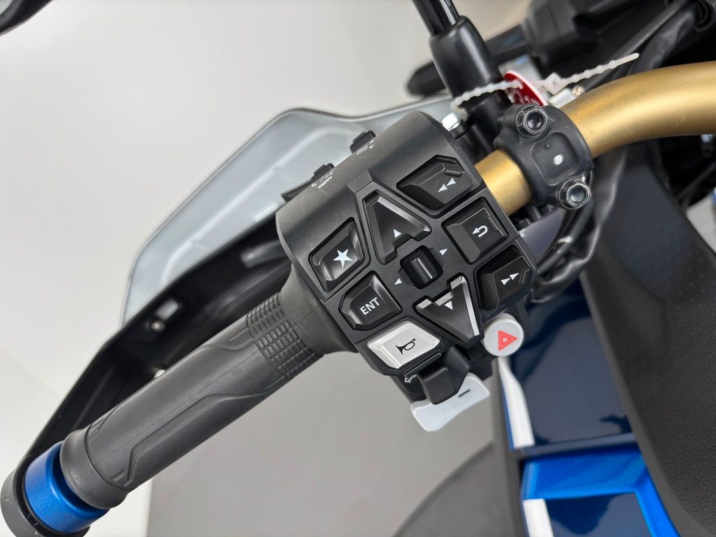 Fahrzeugabbildung Honda CRF 1100 DCT ADVENTURE *SERVICE NEU *1. HAND