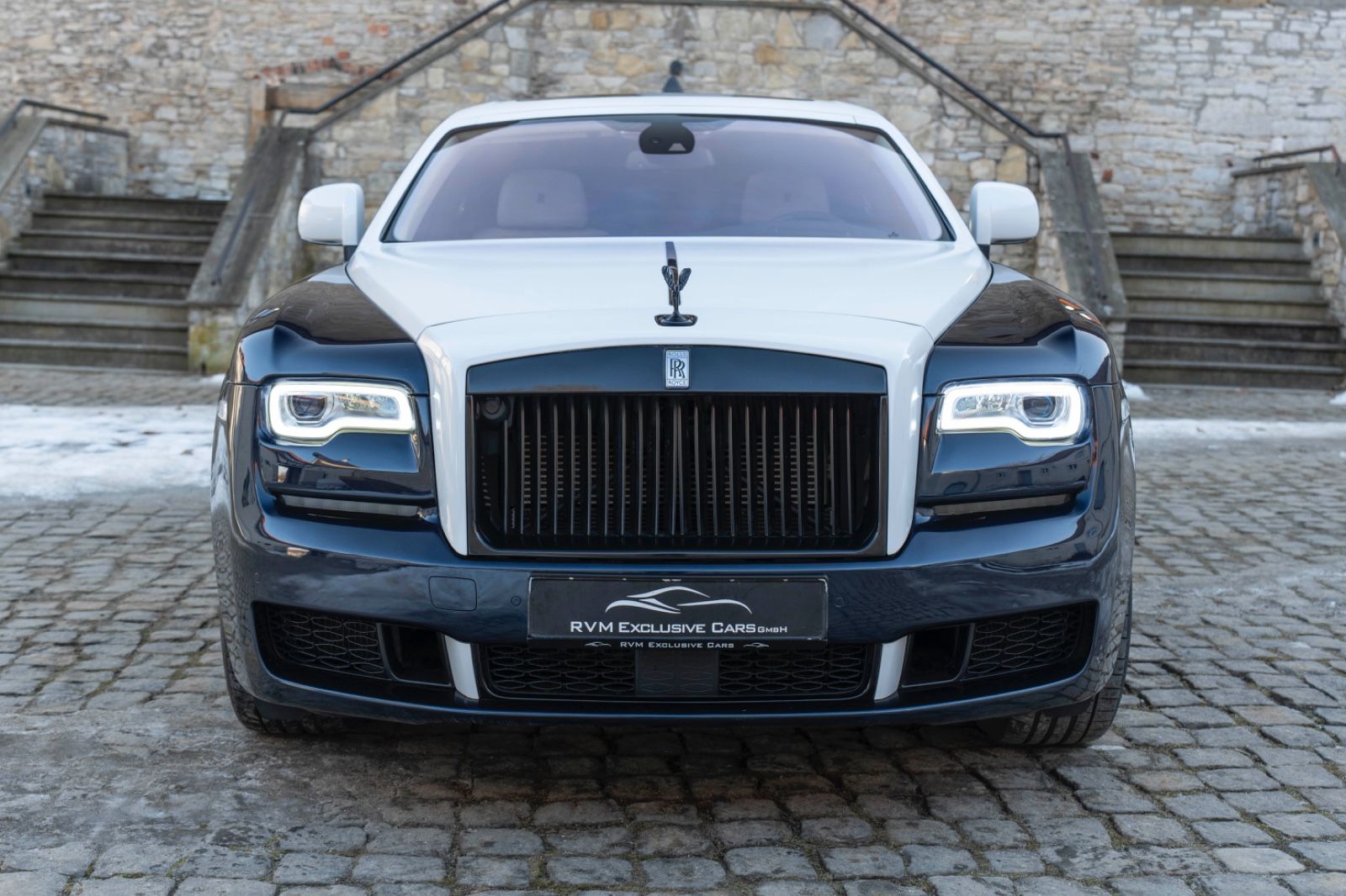 Fahrzeugabbildung Rolls-Royce Ghost V12 TWO TONE FACELIFT STERNHIMMEL KÜHLBOX