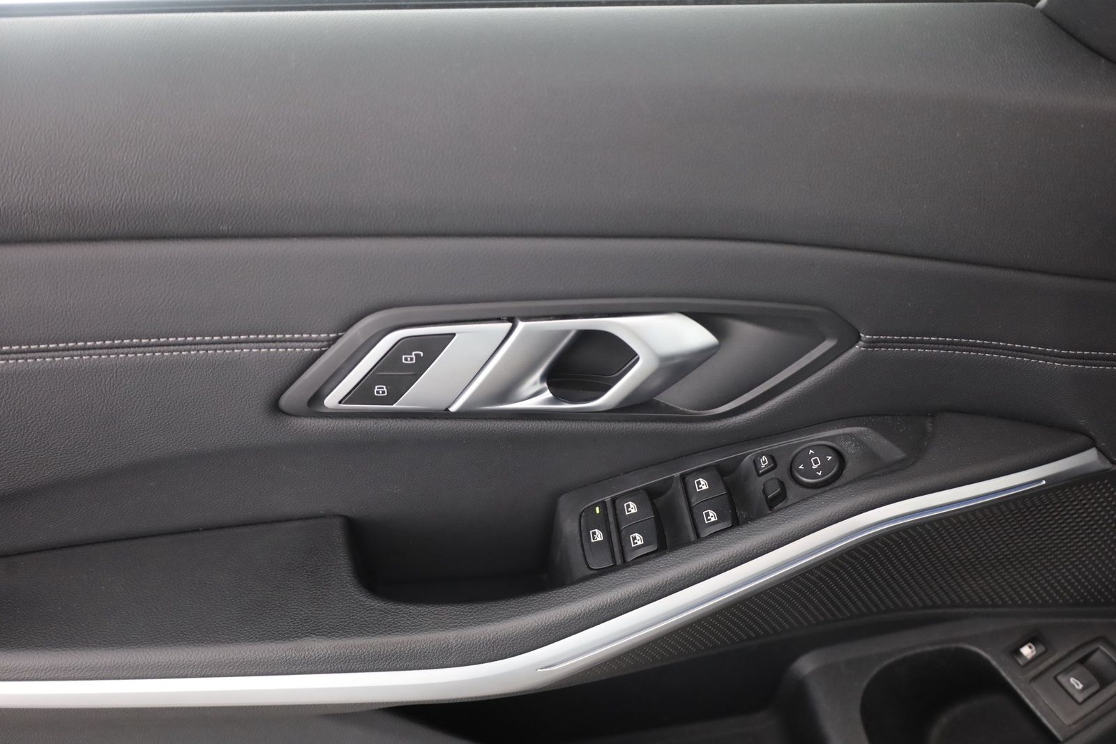 BMW 330e Touring Sport Line Leder AHK Panorama Navi foto 23