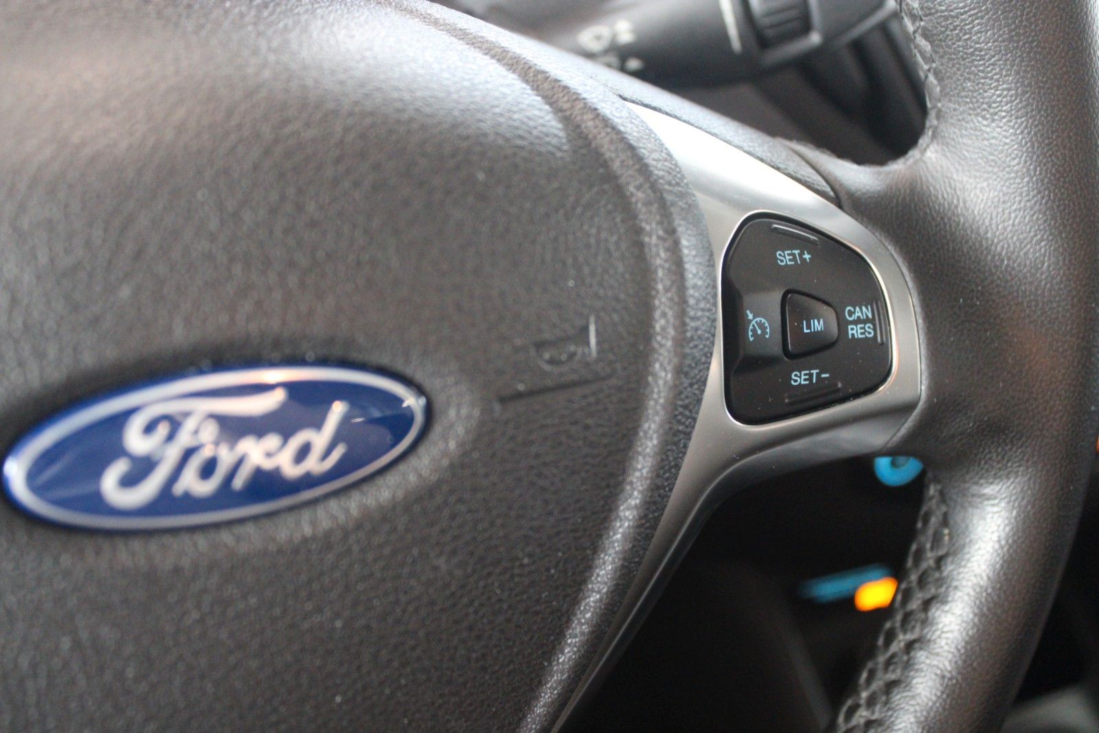 Fahrzeugabbildung Ford Tourneo Courier 1.5 TDCi Trend AHK KLIMA WinterP