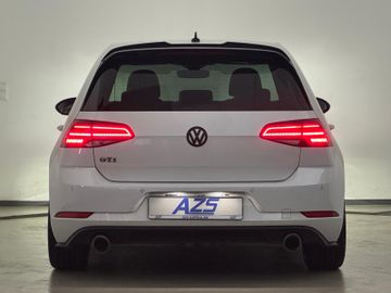 Volkswagen Golf - 6