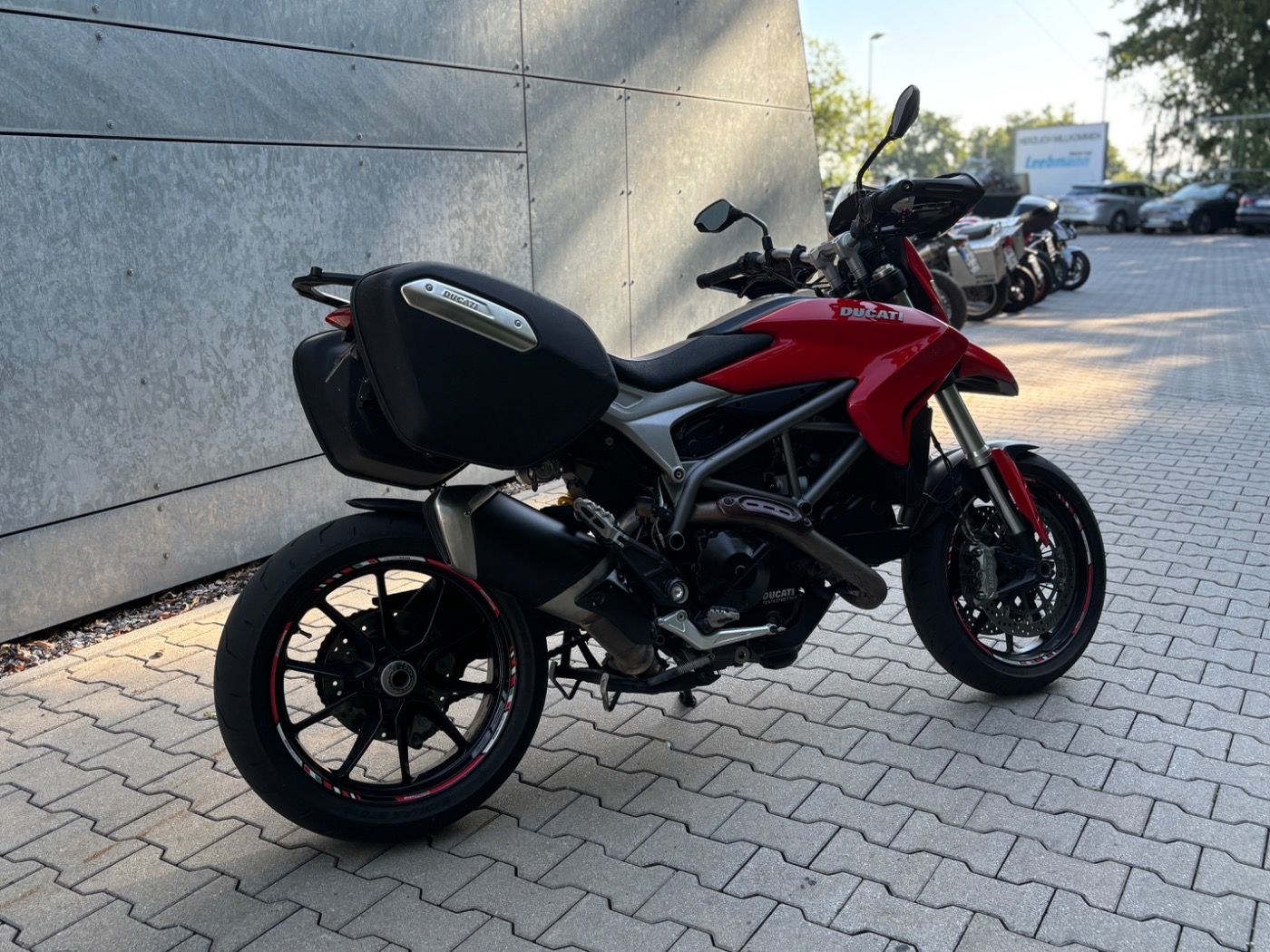 Fahrzeugabbildung Ducati Hyperstrada 821
