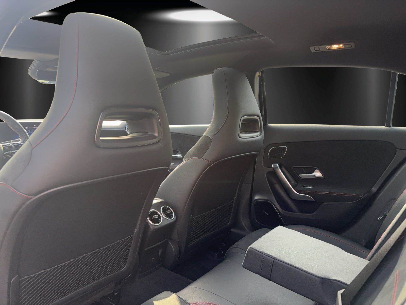 Fahrzeugabbildung Mercedes-Benz A 250 4M AMG Premium Standhz Pano Burme WinterPk