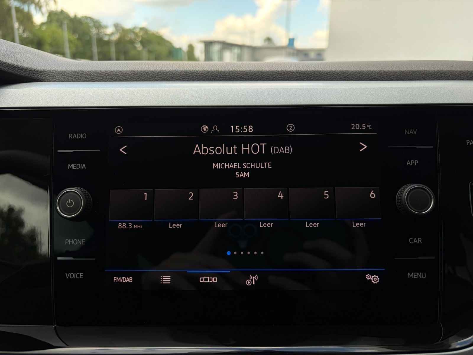 Fahrzeugabbildung Volkswagen Polo ENERGY 1.0 TSI *Navi, Ganzjahresreifen, Rüc