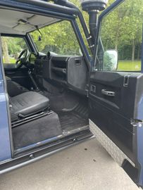 Land-Rover Defender - 8