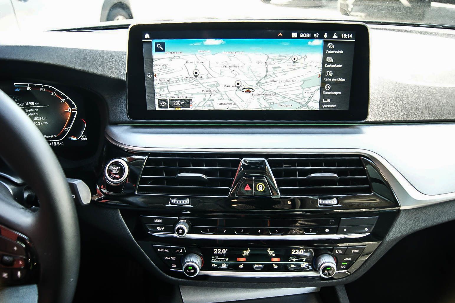 Fahrzeugabbildung BMW 520 d Touring LEDER HEADUP PANORAMA KEYLESS