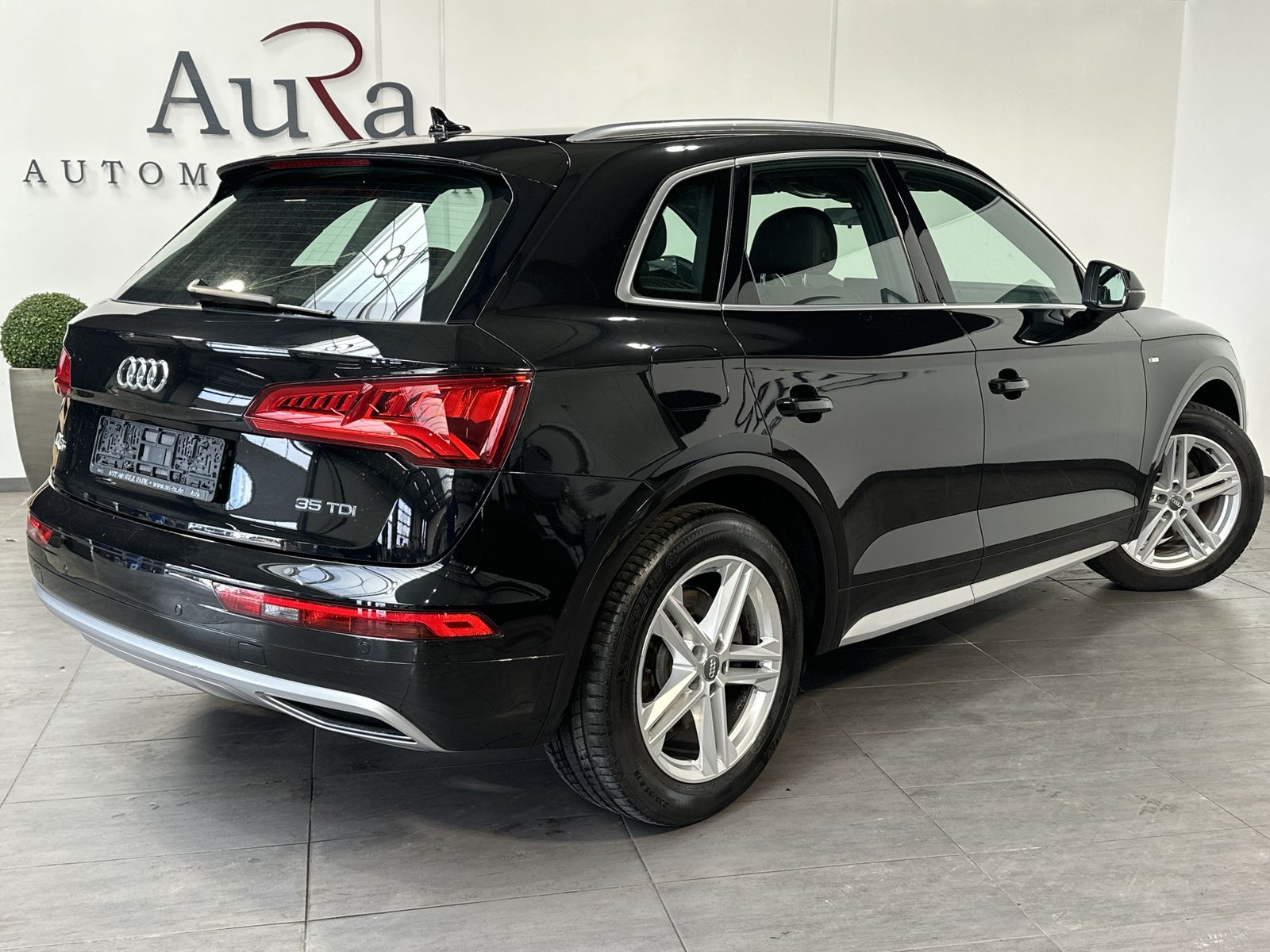 Fahrzeugabbildung Audi Q5 35 TDI S-Line NAV+XEN+AHK+STANDHEIZUNG+1HD+PP