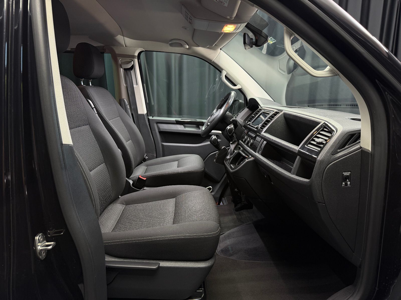 Fahrzeugabbildung Volkswagen T6 Multivan Trendline|Behindertengerecht|DSG|NAV