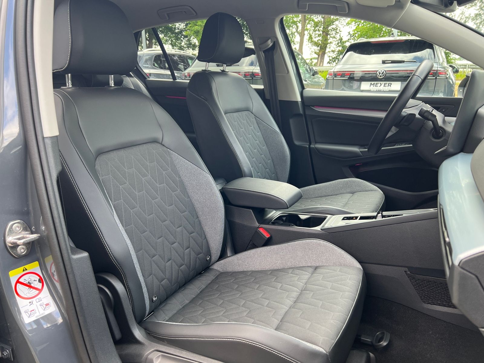 Fahrzeugabbildung Volkswagen Golf VIII Goal 1.5 eTSI DSG *AHK, LED, ACC, Navi