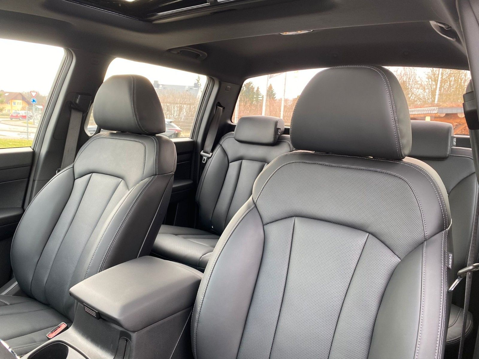 Fahrzeugabbildung Ssangyong Musso Grand 2.2d AT 4x4 BLACK LEDER+XENON+SD+DIF