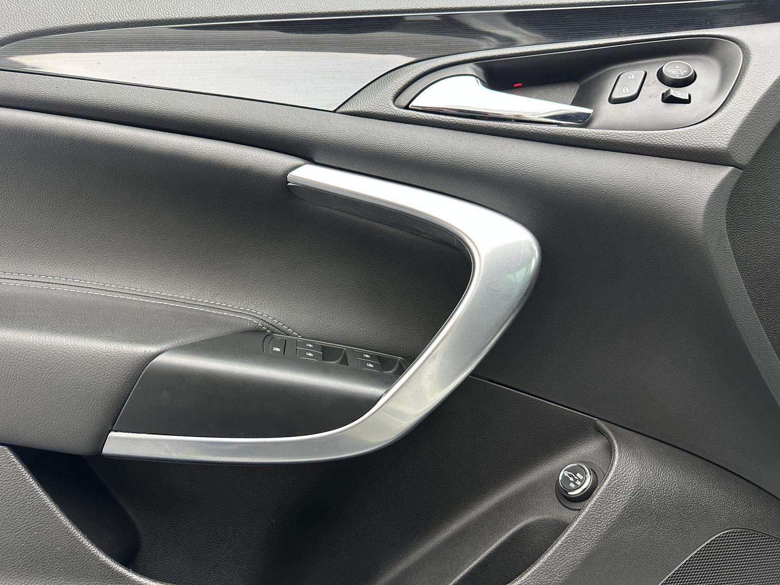 Opel Insignia Sports Tourer 2.0 Turbo 250 ch BVA – OPC Line – Toit pano Cuir ventilé