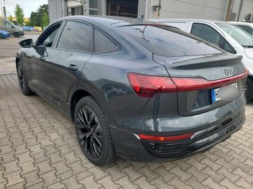 Audi Q8 e-tron - 8