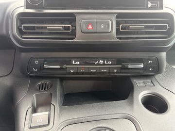Fahrzeugabbildung Peugeot Rifter Allure L2 Aut. PDC 7 Sitze DAB uvm.