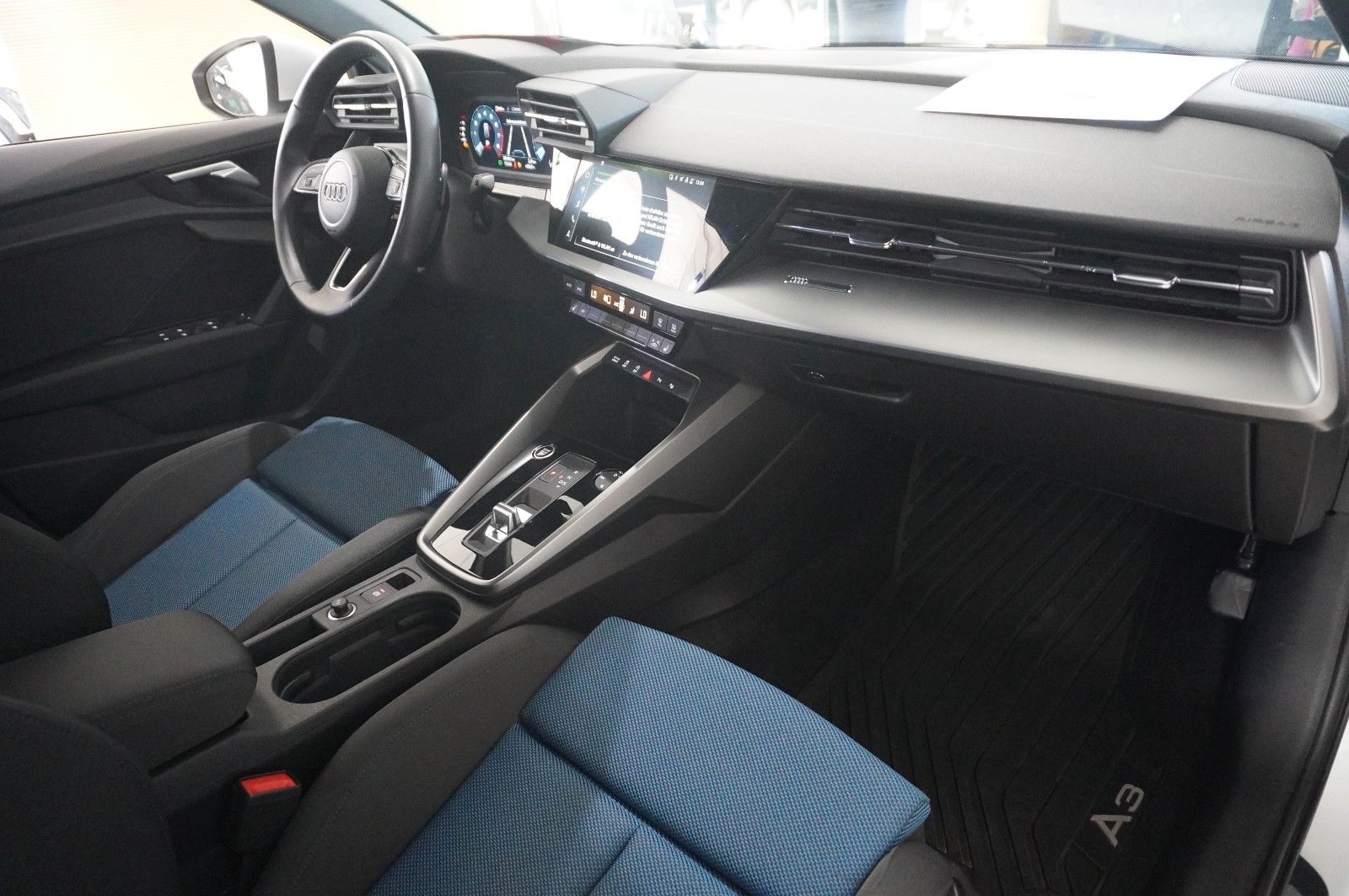 Fahrzeugabbildung Audi A3 Sportback 35 TFSI S-TRONIC NAVI/LED/SPORT/ACC