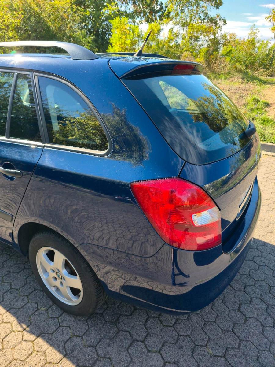 Skoda Fabia 2011 — двигун