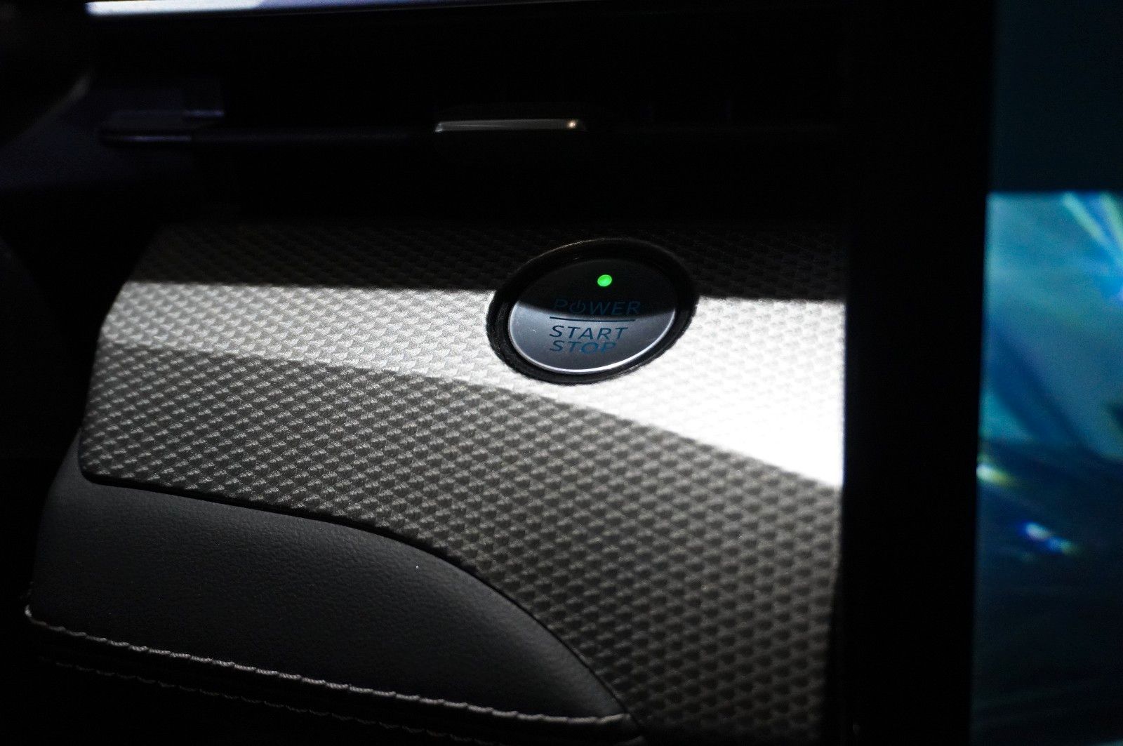 Fahrzeugabbildung Ford Mustang Mach-E NAVI/LED/KAMERA/LEDER/SHZ/DAB+