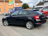 Skoda Rapid Spaceback Joy NAVI SHZ PDC MFL LED - Skoda Rapid Joy mit Benzin-Antrieb