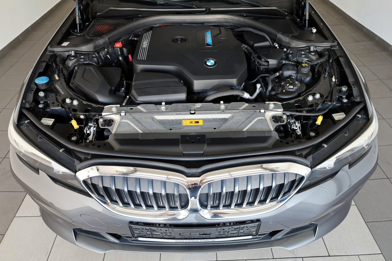 Fahrzeugabbildung BMW 330 e Advantage Touring,Navi,LED,Kamera,Carplay