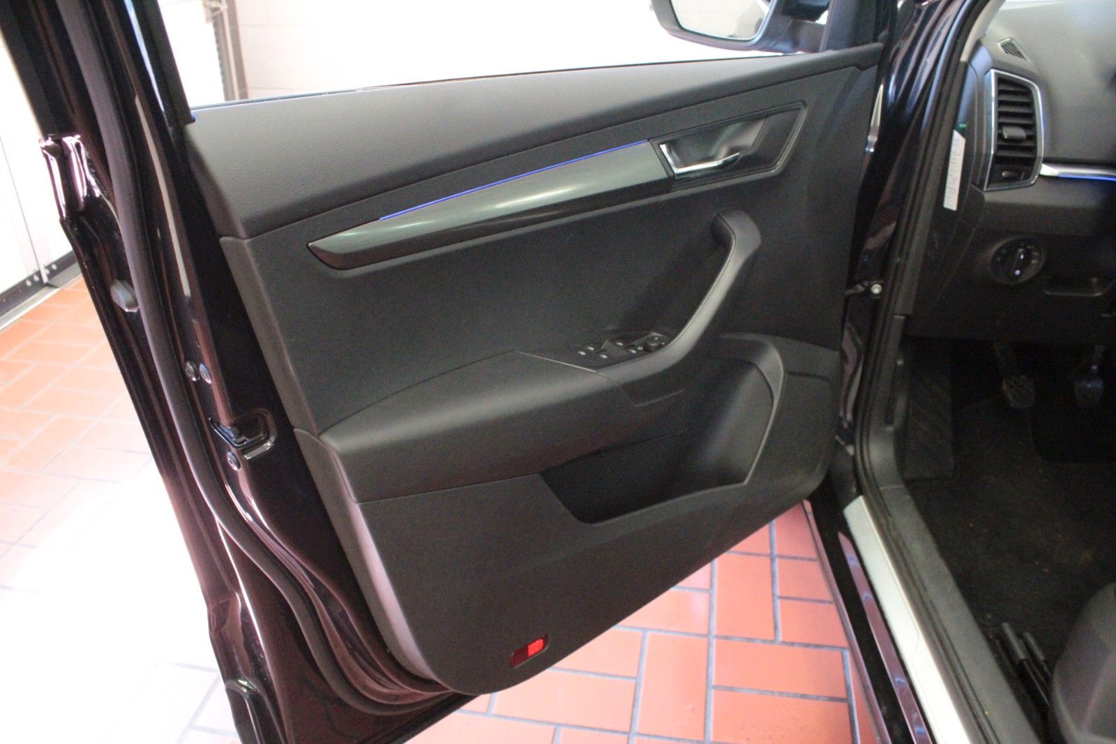 Fahrzeugabbildung SKODA Karoq 1.0 TSI AMBITION  AHK *Allwetter*