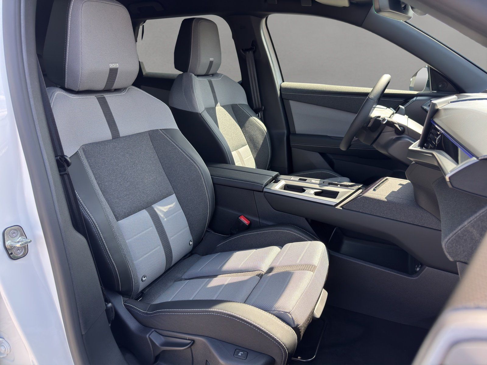 Fahrzeugabbildung Opel Grandland 1.2 Mild-Hybrid Ultimate/PANO/KAMERA/