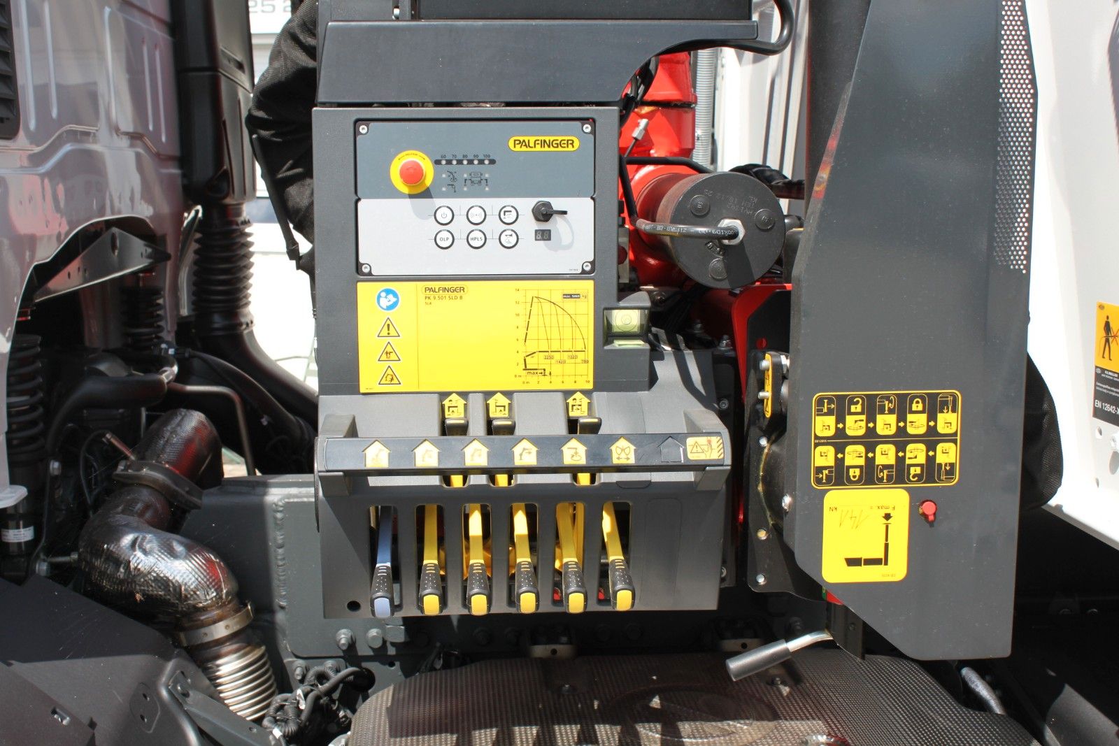 Fahrzeugabbildung Iveco Iveco EuroCargo ML140E28 Kran Kipper