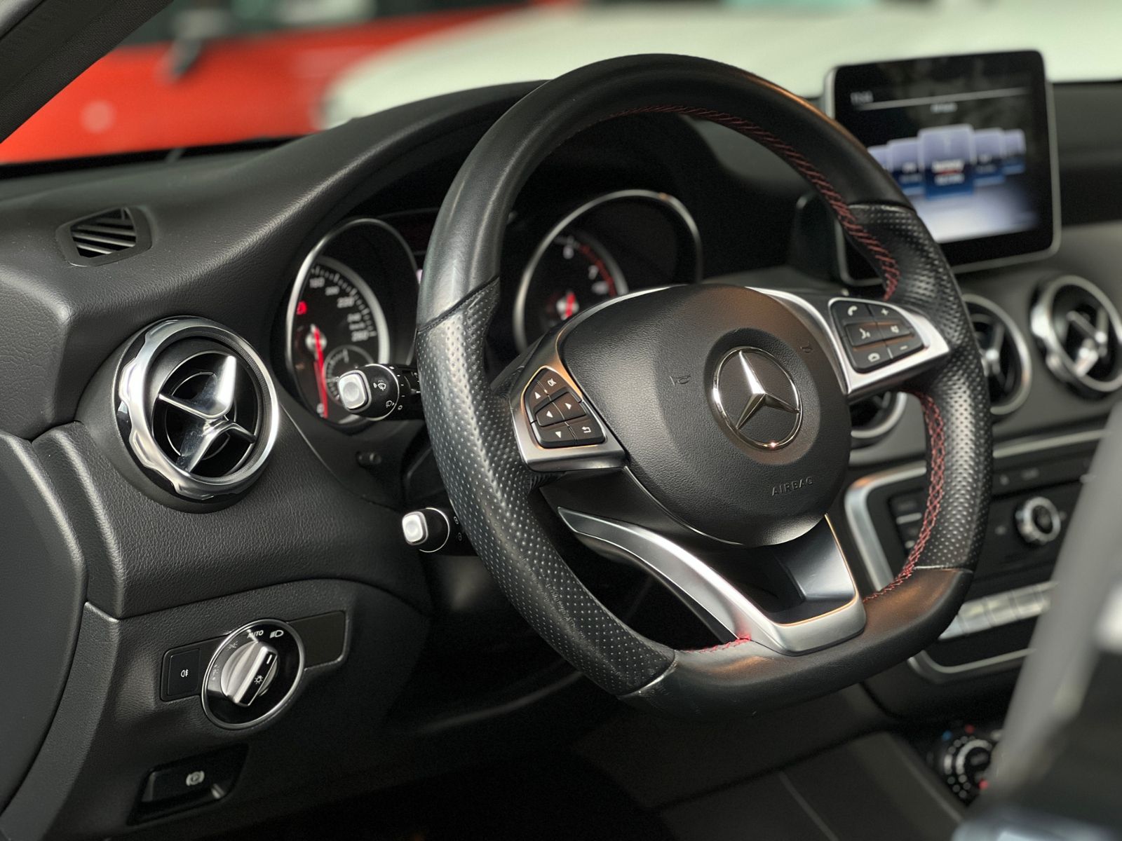 Fahrzeugabbildung Mercedes-Benz GLA 250 AMG 4Matic LED PANO KLIMA