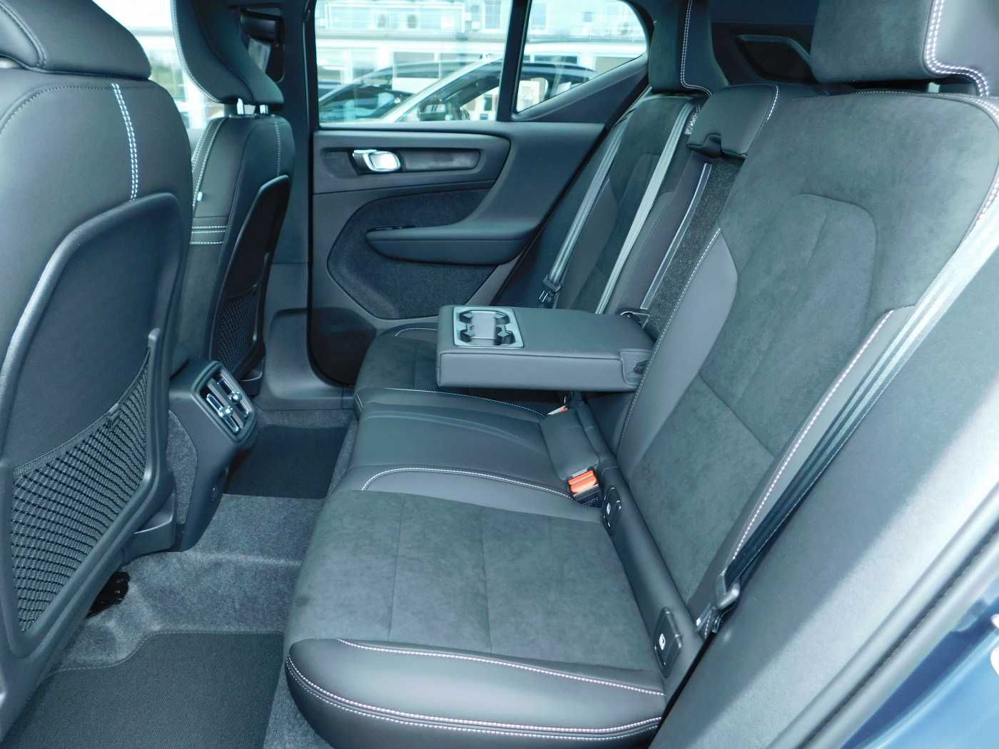 Fahrzeugabbildung Volvo XC40 B3 Plus Black Edition