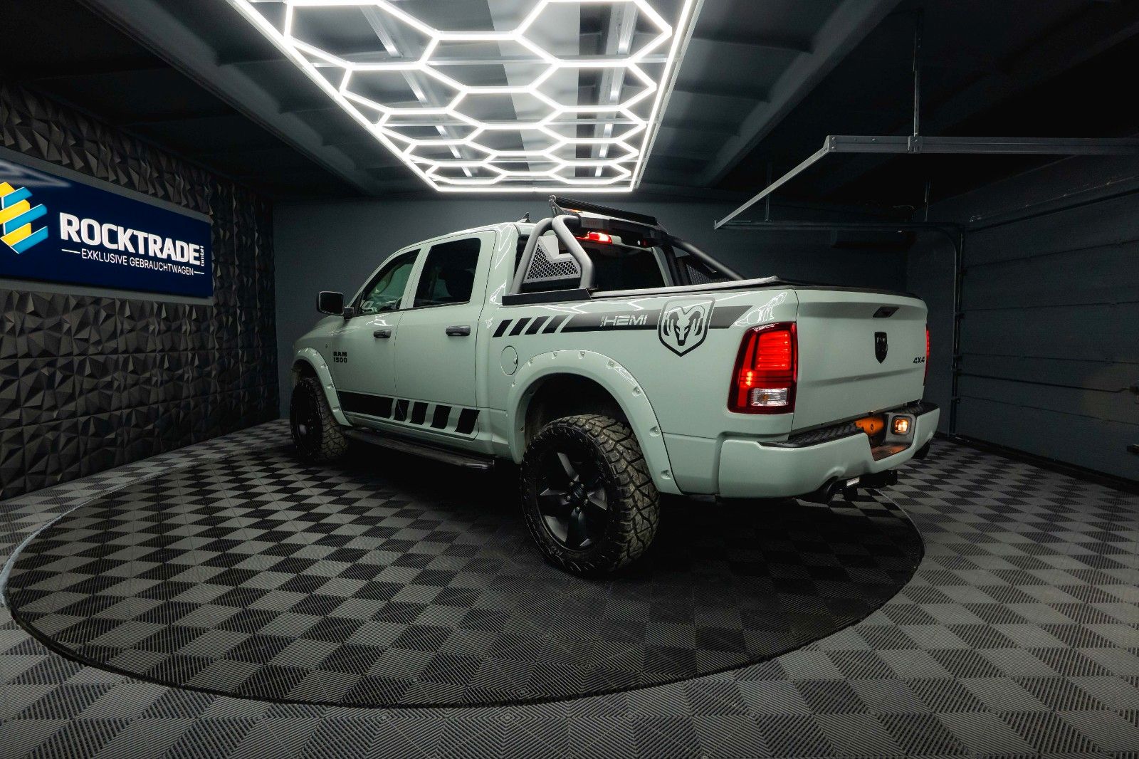 Fahrzeugabbildung Dodge RAM 5.7 V8 HEMI 4x4 OFFROAD Night-Paket *LED*AHK