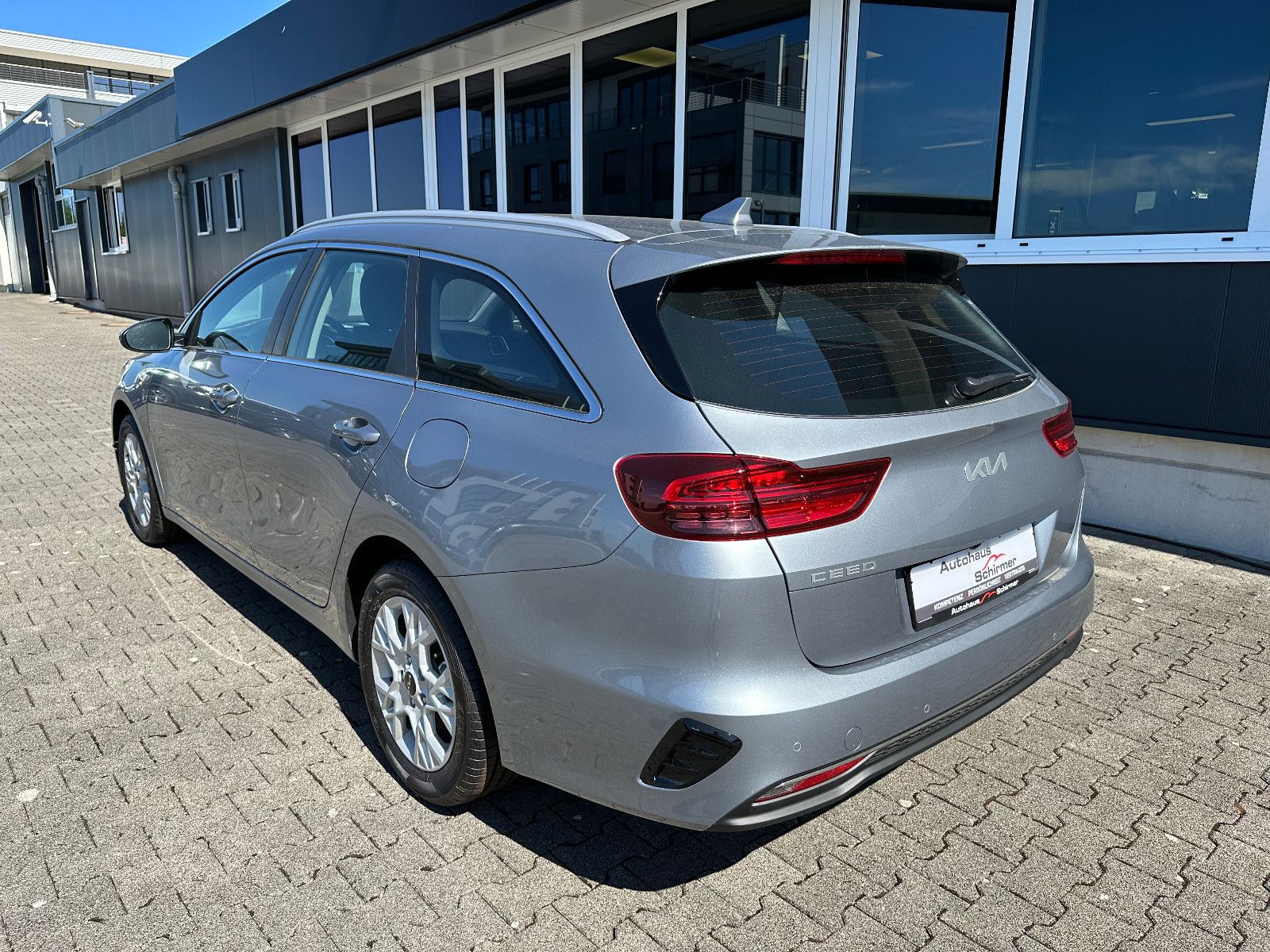Fahrzeugabbildung Kia Ceed Sportswagon 1.5T 140PS DCT7 VISION KOMF+