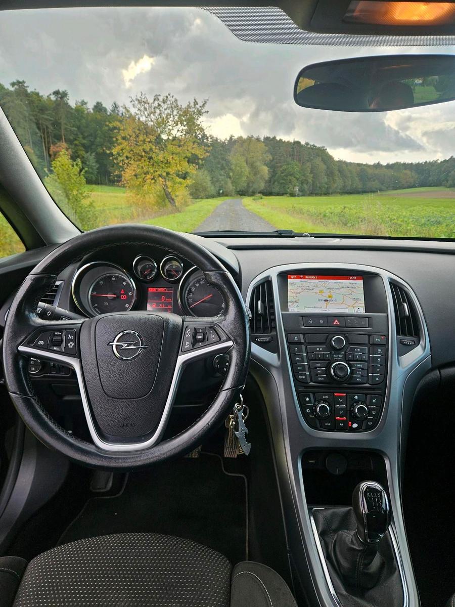 Opel Astra 2015 — photo 10