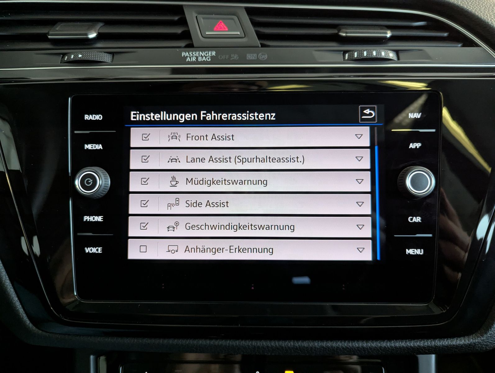 VW Touran 2.0 DSG R-Line High. Pano 7-Si IQ.Dri AHK - Image 35